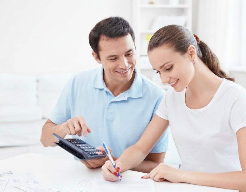 Couple calculating expenses and considering extra repayments