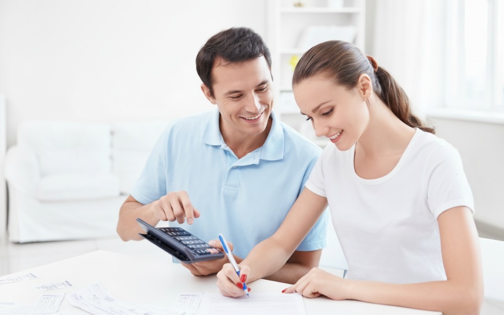 Couple calculating expenses and considering extra repayments
